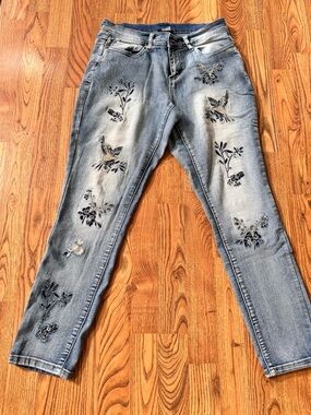 Women’s Light Wash Blue Embroidered Jeans